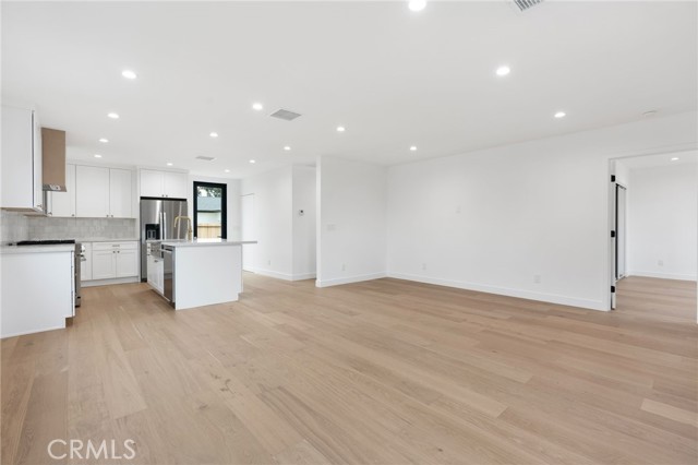 Detail Gallery Image 8 of 38 For 8334 Winsford Ave, Los Angeles,  CA 90045 - 5 Beds | 4 Baths
