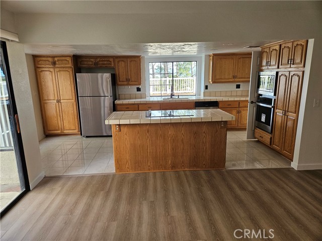 Detail Gallery Image 10 of 33 For 24825 Laurelcrest, Stevenson Ranch,  CA 91381 - 4 Beds | 3 Baths