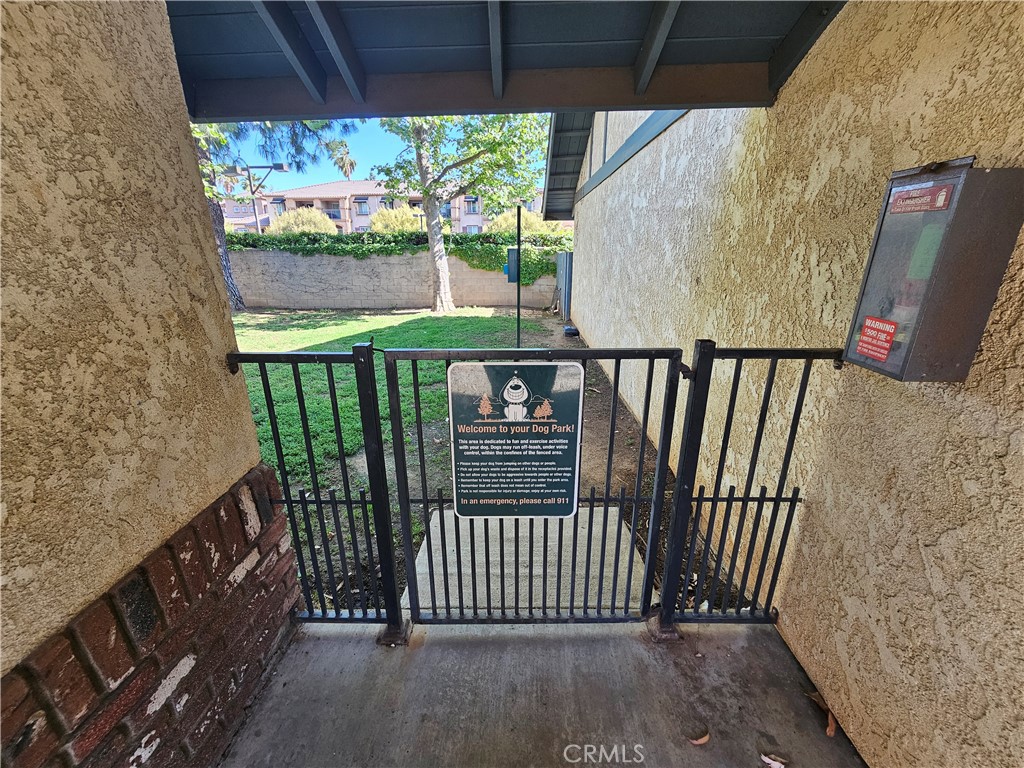 https://media.crmls.org/medias/241696d6-5f4d-4d9a-a819-3f62c42dac68.jpg?preset=X-Large