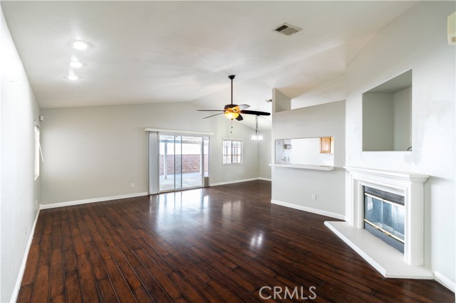 1363 Galileo Way, San Jacinto CA: https://media.crmls.org/medias/241717cc-7839-4c72-85c5-69581693953a.jpg