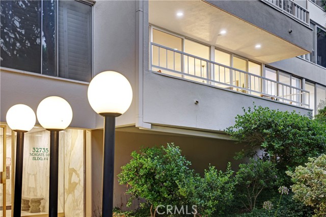 32735 Seagate Drive, Rancho Palos Verdes CA: https://media.crmls.org/medias/241760bc-e862-4869-9985-1bba2e7929f2.jpg