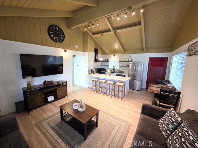 738 W Victoria Court, Lake Arrowhead, CA 92352
