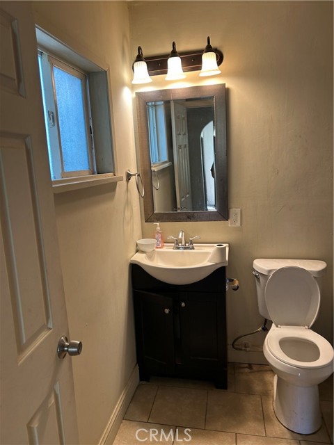 Detail Gallery Image 8 of 18 For 1505 Victoria Dr, Modesto,  CA 95351 - 2 Beds | 1 Baths