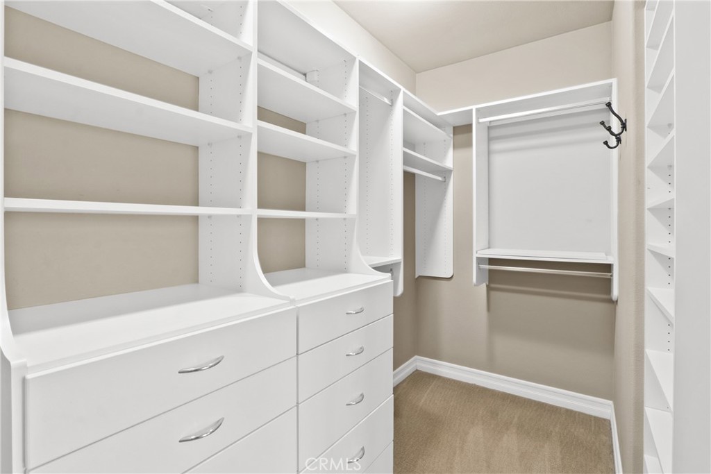 https://media.crmls.org/medias/2417ef89-09d4-4131-807c-085af545e73b.jpg?preset=X-Large