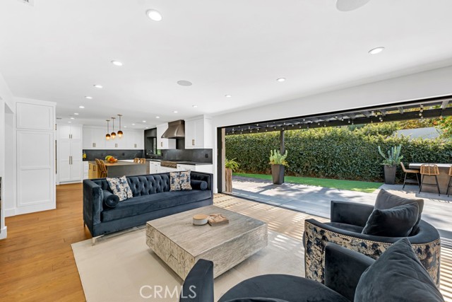 Detail Gallery Image 27 of 64 For 13130 Albers St, Sherman Oaks,  CA 91401 - 6 Beds | 4 Baths