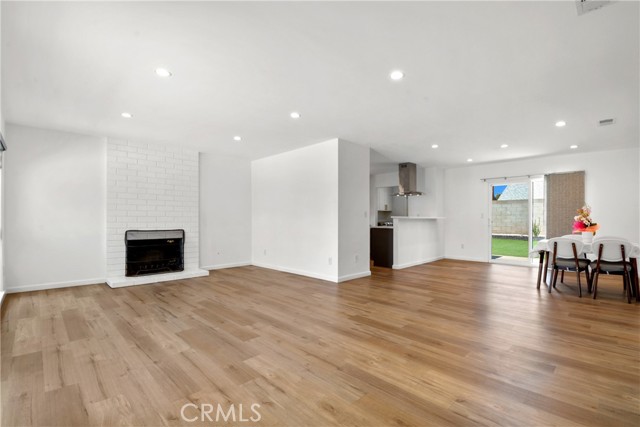 6091 Larchwood Drive, Huntington Beach CA: https://media.crmls.org/medias/2418a874-4f94-4fc9-bd6c-b7101f9850e6.jpg