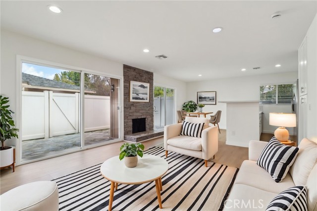 28512 Conejo View Drive, Agoura Hills CA: https://media.crmls.org/medias/241994e0-3178-4ed9-be75-40db39c9140e.jpg