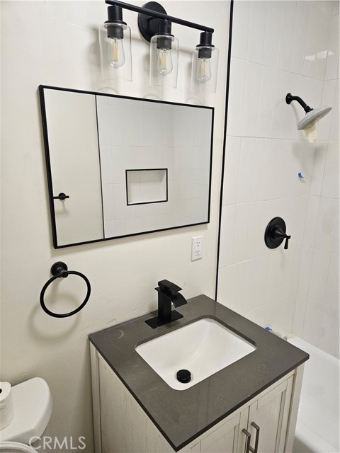 Detail Gallery Image 12 of 19 For 13100 Skiomah, Apple Valley,  CA 92308 - 3 Beds | 2 Baths