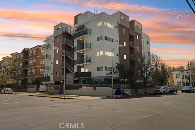 903 S New Hampshire Avenue, Los Angeles CA: https://media.crmls.org/medias/241ab83f-9abc-4603-8a32-bf9eda7fb9f5.jpg