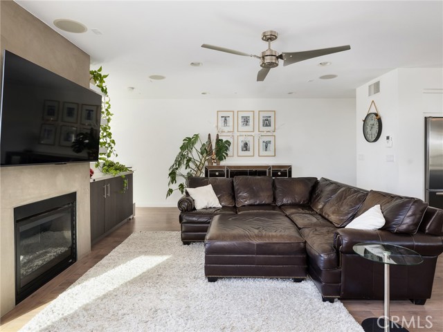 Detail Gallery Image 10 of 33 For 119 E Walnut Ave, El Segundo,  CA 90245 - 3 Beds | 2/1 Baths