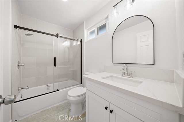 Detail Gallery Image 14 of 33 For 5832 6th Ave, Los Angeles,  CA 90043 - 5 Beds | 4/1 Baths