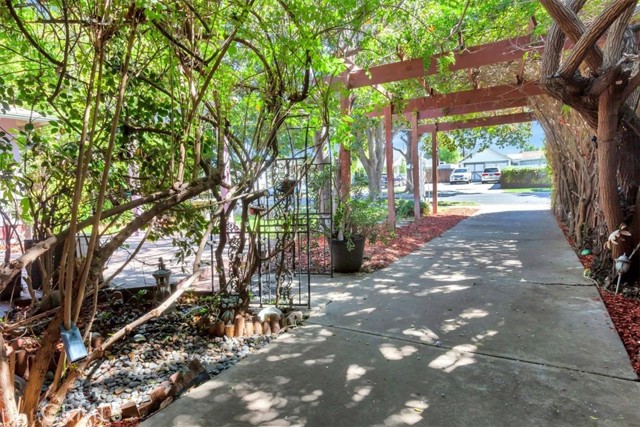 Detail Gallery Image 9 of 38 For 2310 Poinsettia, Santa Ana,  CA 92706 - 3 Beds | 2 Baths