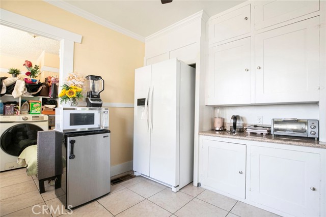 408 E Del Mar Boulevard, Pasadena CA: https://media.crmls.org/medias/241c4708-9fbc-40f4-b16f-c4f8fe69447a.jpg