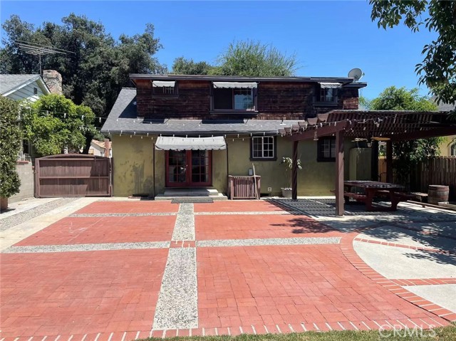 1961 Navarro Avenue, Pasadena CA: https://media.crmls.org/medias/241c53e4-78f5-481e-a272-e8c0c3d95156.jpg