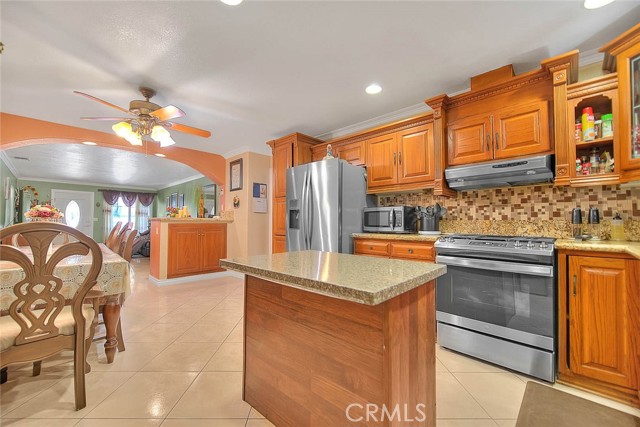 25664 Lola Court, Menifee CA: https://media.crmls.org/medias/241db5d7-8cc9-4b32-a9b8-df6428cbd81e.jpg