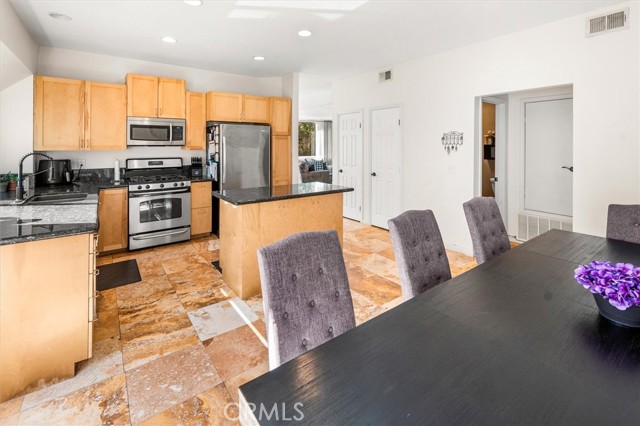 28230 Evergreen Lane, Saugus CA: https://media.crmls.org/medias/241f7745-e102-4e72-a092-d608ef11a0d2.jpg