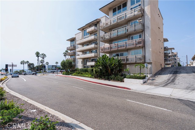 Detail Gallery Image 27 of 34 For 230 S Catalina Ave #303,  Redondo Beach,  CA 90277 - 2 Beds | 2 Baths