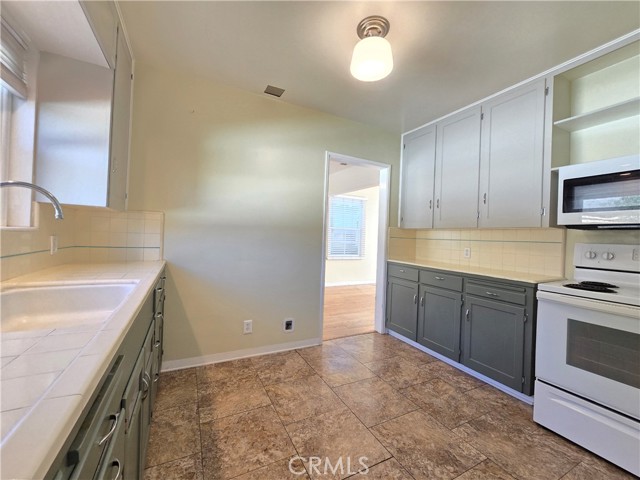 Detail Gallery Image 8 of 17 For 3869 Bandini Ave, Riverside,  CA 92506 - 2 Beds | 1 Baths