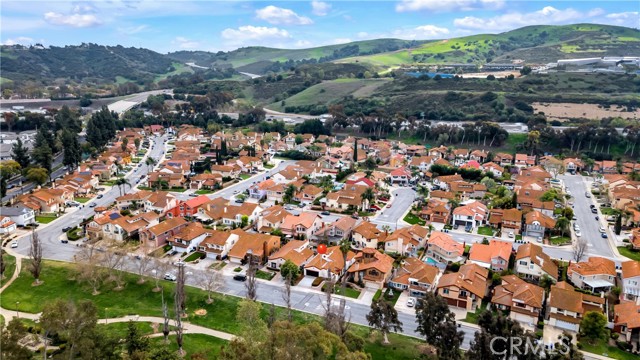 54 Falcon Ridge Drive, Pomona CA: https://media.crmls.org/medias/24209892-2d8e-4b53-988c-919d653af2fc.jpg