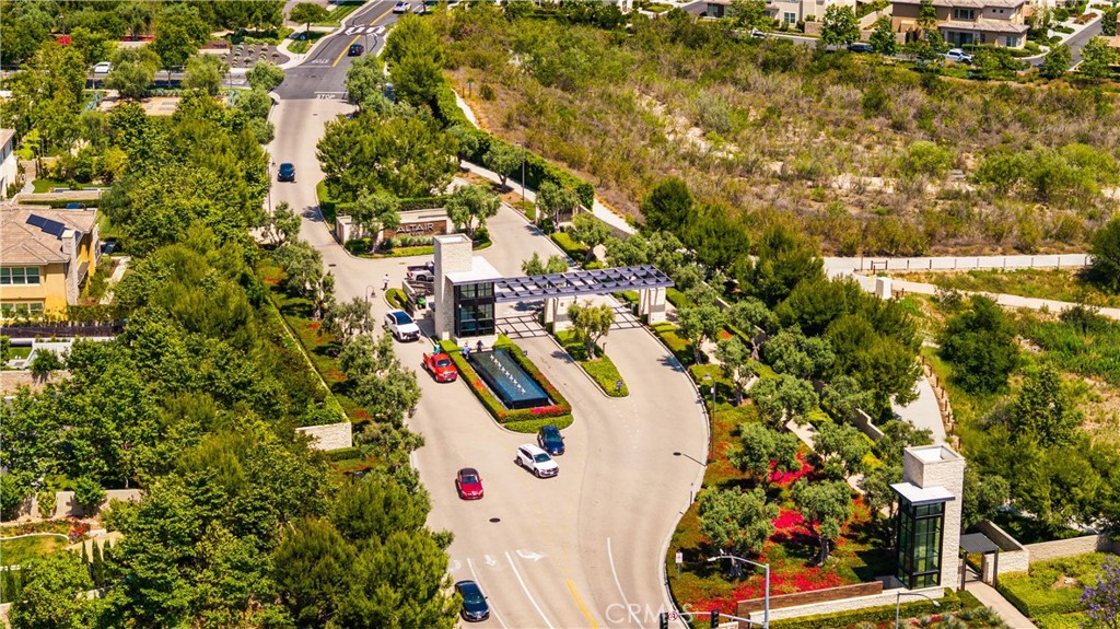https://media.crmls.org/medias/2420e21f-3d81-4b14-9a4e-c18f535d1a4f.jpg?preset=X-Large