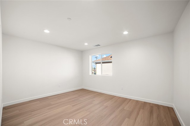 Detail Gallery Image 10 of 26 For 900 W Hert St, Colton,  CA 92324 - 4 Beds | 2/1 Baths