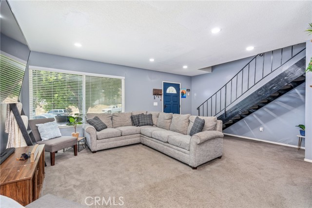 6858 John Dr, Jurupa Valley CA: https://media.crmls.org/medias/24216d15-7458-43b9-8f9e-2885460f76e8.jpg