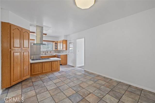 2058 Vancouver Avenue, Monterey Park CA: https://media.crmls.org/medias/24217c3c-3615-447f-bfee-7f16d725bd8a.jpg