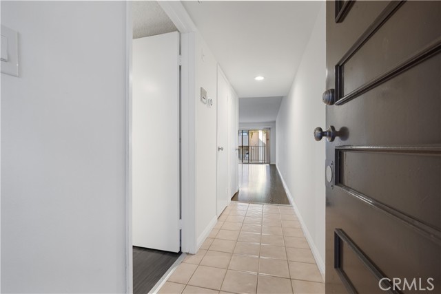 433 S Manhattan, Los Angeles CA: https://media.crmls.org/medias/2421d0a7-53c7-4f65-9d8e-37a9373e13e2.jpg