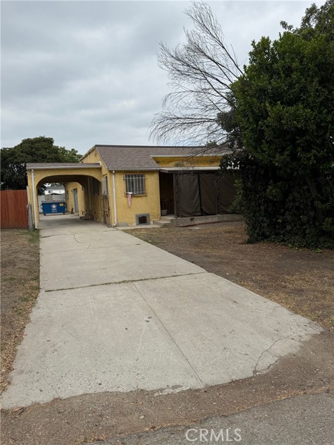 471 Bennett Street, Compton CA: https://media.crmls.org/medias/2421d577-0b11-4a33-8072-37c76a39200a.jpg
