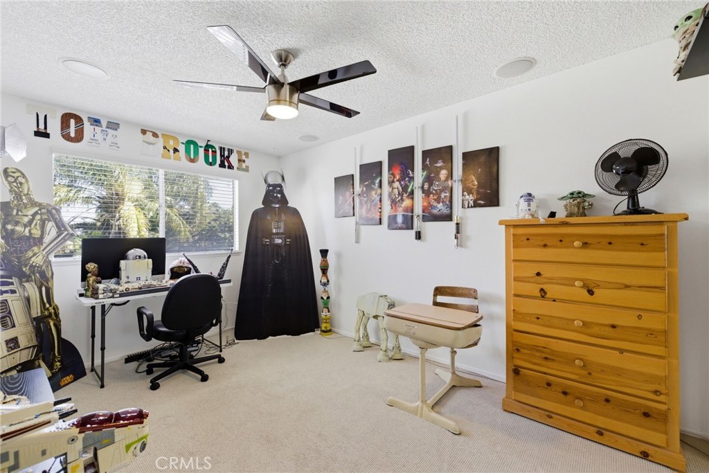 https://media.crmls.org/medias/2421dbb8-f8db-4fc8-85fb-33a8f00e52fe.jpg?preset=X-Large