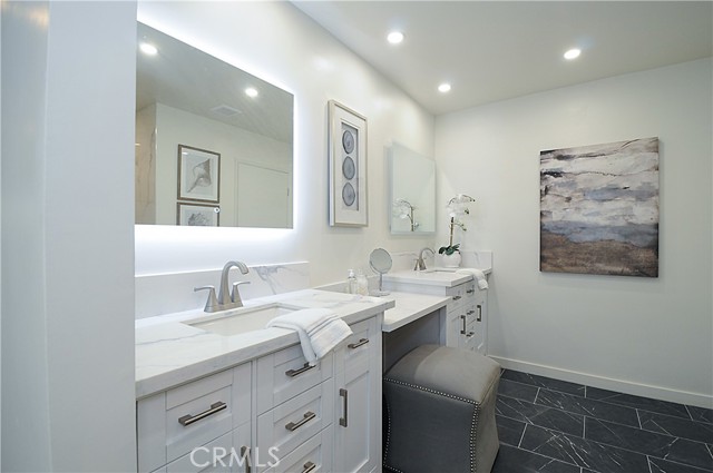 11 Cottonwood Circle, Rolling Hills Estates, California 90274, 3 Bedrooms Bedrooms, ,3 BathroomsBathrooms,Residential,Sold,Cottonwood,SB22013673