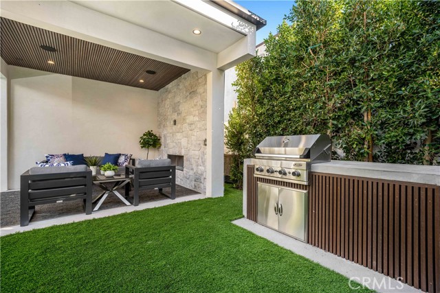 Detail Gallery Image 23 of 52 For 4634 Cedros Ave, Sherman Oaks,  CA 91403 - 4 Beds | 5/1 Baths
