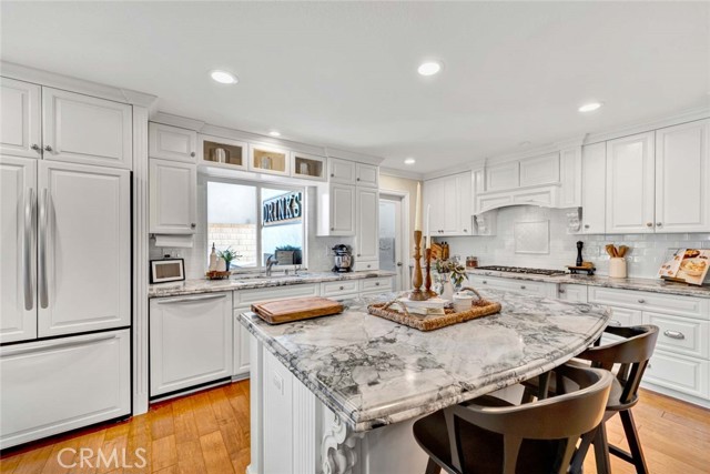 Image 4 of 60 For 20012 Mural Circle