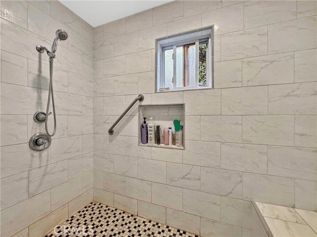 7736 Sugar Drive, Huntington Beach CA: https://media.crmls.org/medias/2423d028-3fa4-475b-96ee-c54756251acb.jpg