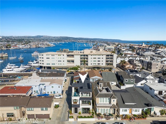 318 Coronado Street, Newport Beach CA: https://media.crmls.org/medias/24249cae-6d4e-4b6c-8333-c4aec6171ed8.jpg