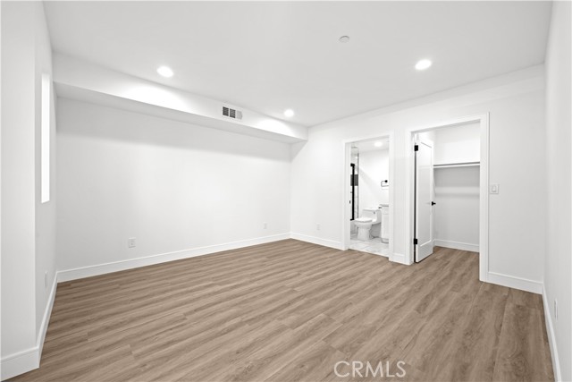 Detail Gallery Image 18 of 34 For 6700 Kester Ave #2,  Van Nuys,  CA 91405 - 5 Beds | 5 Baths