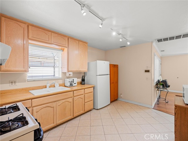 5011 W 133rd Street, Hawthorne CA: https://media.crmls.org/medias/24251790-8938-4a83-ad5d-6840ad5ca088.jpg