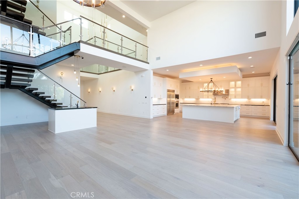 https://media.crmls.org/medias/242530b0-7497-41eb-9f39-6251fa92b52f.jpg?preset=X-Large