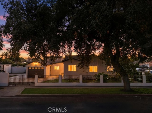 Detail Gallery Image 2 of 44 For 2101 S Hickory, Santa Ana,  CA 92707 - 3 Beds | 2 Baths