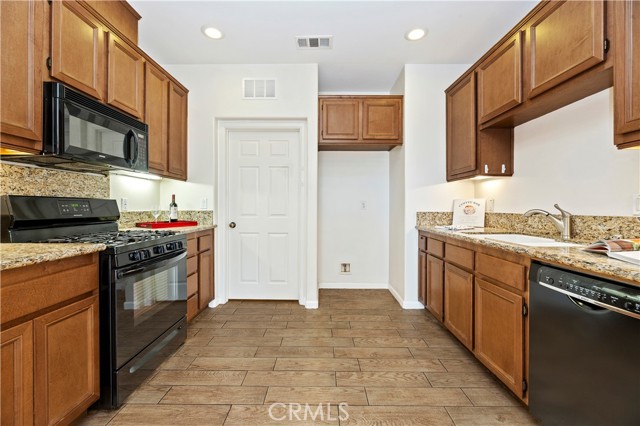 Detail Gallery Image 11 of 36 For 4304 Owens St #104,  Corona,  CA 92883 - 2 Beds | 2 Baths