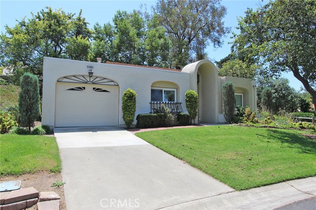 5385 Paseo Del Lago W, Laguna Woods CA: https://media.crmls.org/medias/242613c1-94af-4e98-baa4-f94c40c9de64.jpg