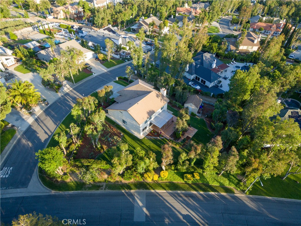 https://media.crmls.org/medias/2426517f-2b09-4a3e-9837-2f085e15df64.jpg?preset=X-Large