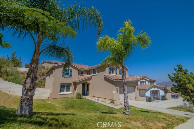 Detail Gallery Image 2 of 25 For 27859 Cirrus Cir, Corona,  CA 92883 - 5 Beds | 2/1 Baths