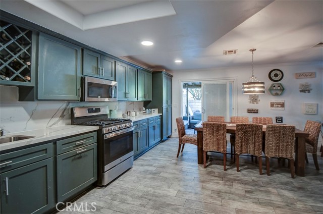 2119 W Edinger UNIT A, Santa Ana CA: https://media.crmls.org/medias/2426f2f6-7703-4688-82c4-9e3911eab7ef.jpg