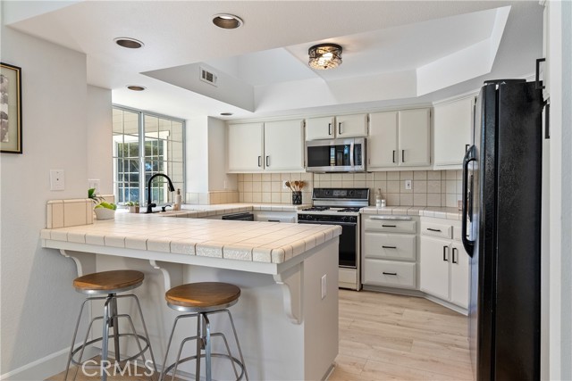 Detail Gallery Image 12 of 43 For 284 Shoshone Dr, Paso Robles,  CA 93446 - 4 Beds | 3 Baths