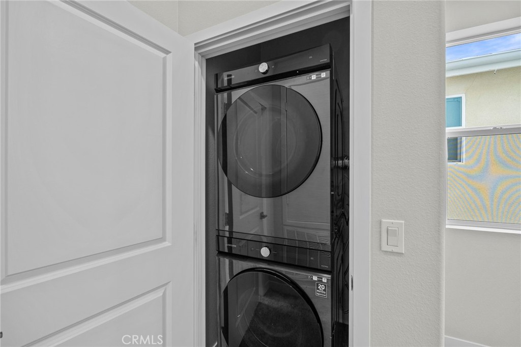 https://media.crmls.org/medias/2427c103-5ed0-4cc2-af58-db898e6addbc.jpg?preset=X-Large