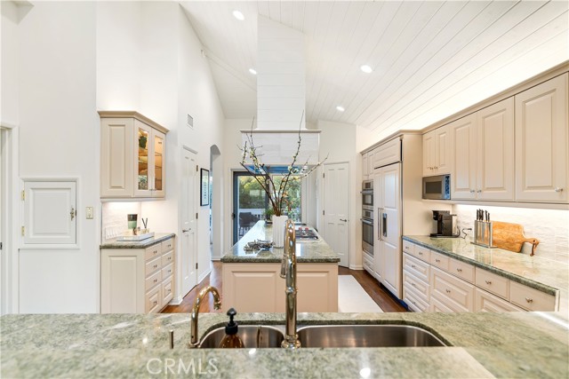 Detail Gallery Image 21 of 51 For 520 Kings, Newport Beach,  CA 92663 - 4 Beds | 4 Baths