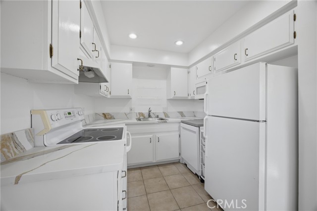 Detail Gallery Image 9 of 35 For 10220 Holburn, Huntington Beach,  CA 92646 - 1 Beds | 1 Baths