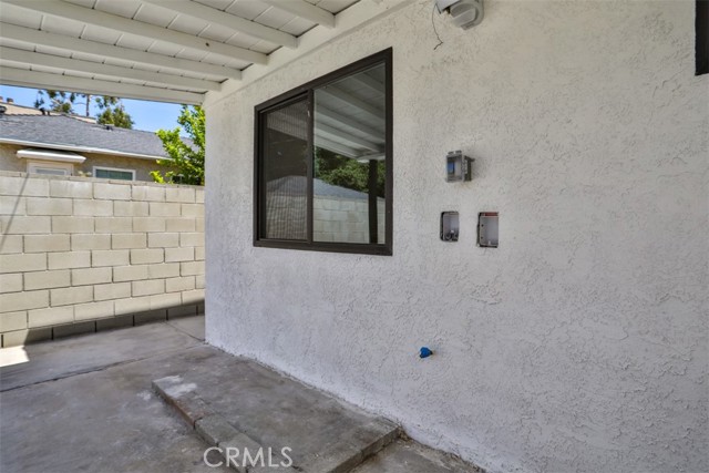 2111 Scott Road, Burbank CA: https://media.crmls.org/medias/2428b8e6-eabd-42e6-af7a-810a52649e68.jpg