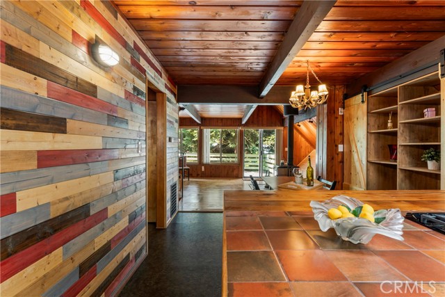 Detail Gallery Image 7 of 47 For 31115 Valley Oak Dr, Running Springs,  CA 92382 - 4 Beds | 2/1 Baths